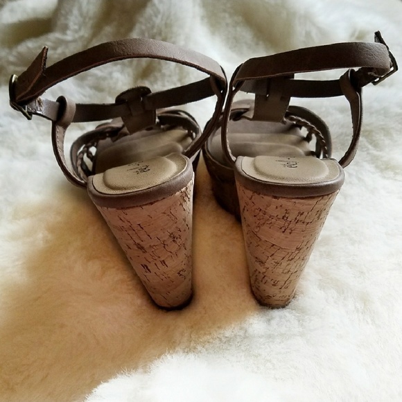 NWOT Strappy Tan Wedge Heels - Picture 4 of 6